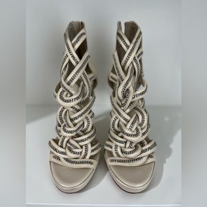 Eggshell color chain detail heels